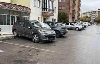 Otomobil kontrolden çıktı, 5 araca çarparak durabildi