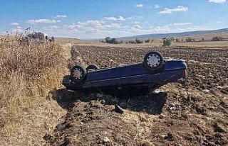 Otomobil tarlaya yuvarlandı: 4 yaralı