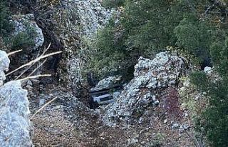 Otomobil uçuruma yuvarlandı, sürücü hayatını...