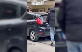 Otomobilin altında kalan 8 yaşındaki çocuk yaralandı
