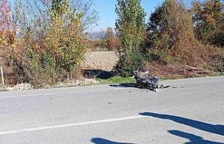 Otomobille çarpışan motosikletin sürücüsü hayatını...