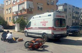 Otomobille motosiklet çarpıştı: 1 yaralı