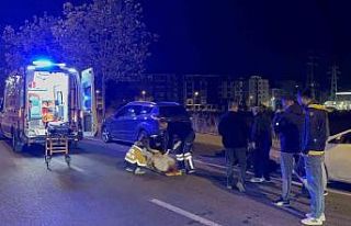 Park halindeki otomobile çarpan 15 yaşındaki motosikletli...