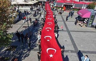 Pendik’te 102 metrelik Türk bayrağıyla Cumhuriyet...