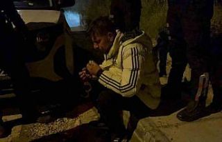 Polisten kaçan ehliyetsiz sürücü ve babasına...