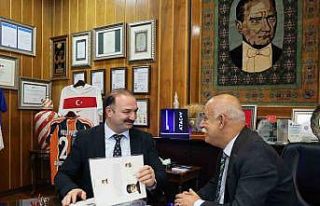 Prof. Dr. Ahmet Nezih Kök’e büyük gümüş madalya