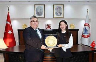 Rektör Özölçer "Yılın Doktora Tezi"...