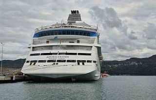 Rus turistleri taşıyan dev gemiye yoğun bakım