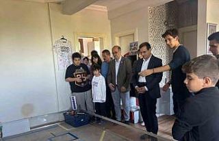 Salihli Kaymakamı Güldoğan, geleceğin bilim insanlarıyla...