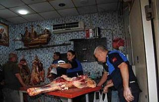Şanlıurfa’da 1 ton kokmuş ve bozuk et ele geçirdi