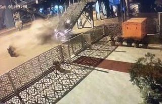 Şanlıurfa’da otomobil üst geçide çarptı: 1...