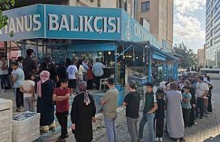 Şanlıurfa’da ucuz hamsi kuyruğu