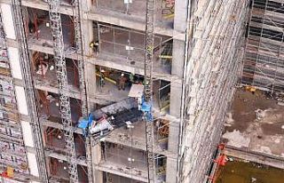 Şantiyede yük asansörünün halatı koptu: 2 yaralı