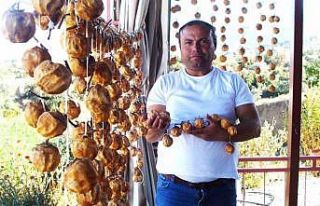 Sarıgöl’de balkonlar cennet elmasıyla renklendi