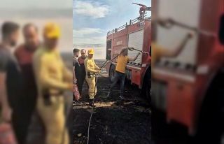 Siirt’te anız yangınına müdahale eden itfaiye...