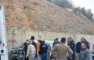 Şırnak’ta yolcu minibüsü ile hafif ticari araç...