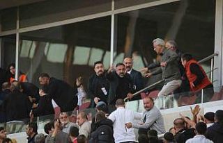 Sivasspor Başkanı Gökhan Karagöl taraftarla tartıştı