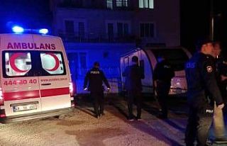 Sokak ortasında silahla başından vurulmuş halde...