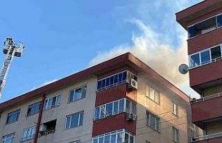 Tadilat yapılan çatı alevlere teslim oldu