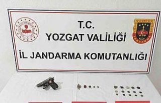 Tarihi eser kaçakçıları jandarmaya yakalandı