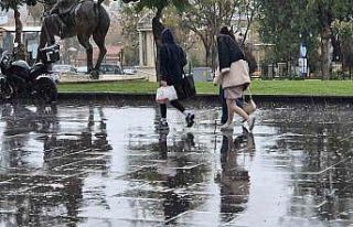 Tekirdağ’da sağanak yağışta vatandaşlar kaçacak...