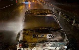 TEM’de seyir halindeki otomobil alev alev yandı