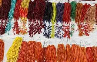 Tespih mezatı her ay binlerce koleksiyoner ve meraklıyı...