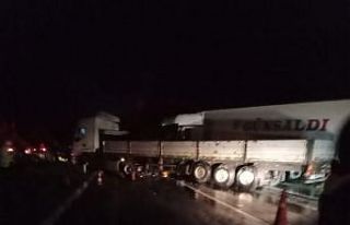 Tırların kazası ucuz atlatıldı