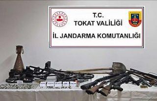 Tokat’ta tarihi eser kaçakçısı suçüstü yakalandı
