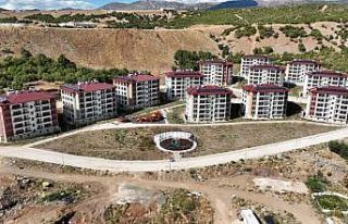 Tunceli Valisi Aygöl: "14 blok, 214 daire ve...