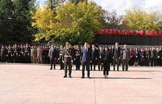 Tunceli’de Cumhuriyet Bayramı kutlamaları çelenk...
