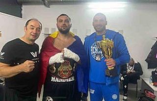 Türk kulübünün boksörlerinden Romanya’da iki...