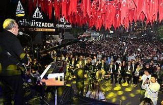 Ümit Besen’den memleketi Osmaniye’de muhteşem...