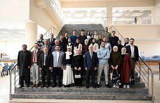 Uşak Üniversitesi Rektörü Savaş, Filistinli öğrencilerle...