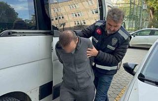 Uyuşturucu ticaretinden gözaltına alınan iki kişi...