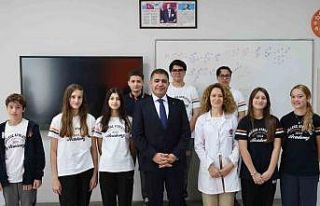 Vali Aslan öğrencilerle okullarda buluşuyor