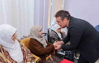 Vali Sözer’den huzurevi ziyareti