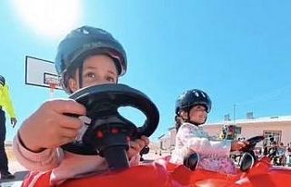 Van’da jandarma ekiplerinden öğrencilere uygulamalı...