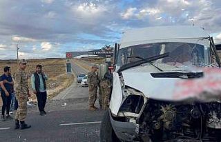 Van’da okul servisiyle tır çarpıştı: 15 yaralı