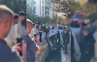 Van’da otomobil su kanalına düştü: 1 yaralı