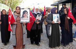 Vanlı aileler bu kez dualarla yürüdü