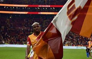 Victor Osimhen, Okan Buruk’u yakaladı