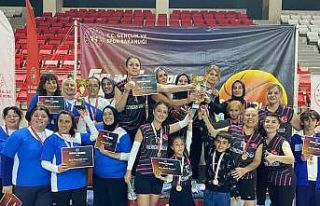 Voleybolda kadınlarda Erzincan Valiliği erkeklerde...