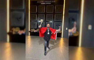 Yahya Gözmek, kuaförlük yarışmasında dünya...