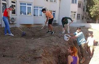 Yaklaşık 16 metrelik balinanın iskeleti gün yüzüne...