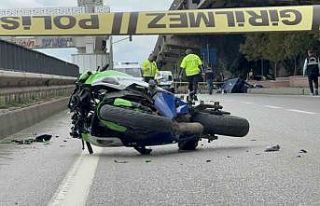 Yaya geçidinde motosikletin çarptığı kadın hayatını...