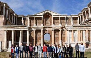 Yeni üniversiteliler Salihli’yi keşfetti