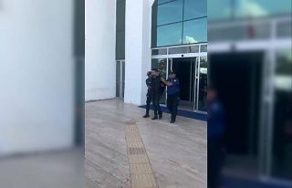 Yol verme kavgasında 1 kişiyi ayağından silahla...