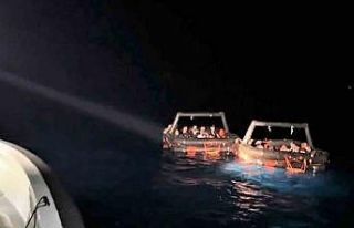 Yunanistan 32 düzensiz göçmeni Türk karasularına...