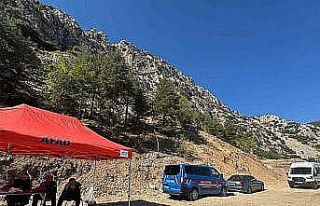 Yürüyüş için çıktığı dağda kayboldu, 3...